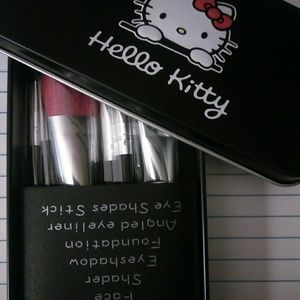 7pc cosmetic brush set ín metal tin Brand new